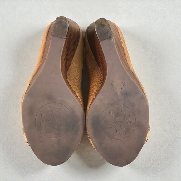 TORY BURCH Carnell Peep Toe Pebble Leather Wedge Pumps Sz 7M Brown Elegant Party - Picture 9 of 11